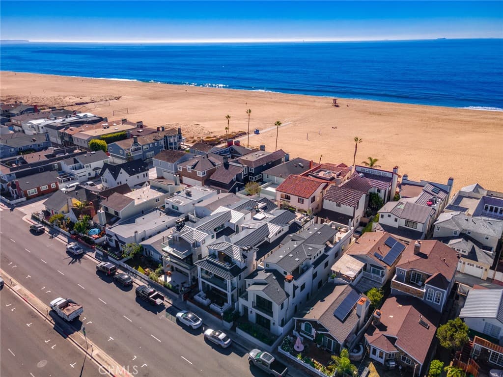 Single Family Residence for rent at 1025 W Balboa Boulevard, Newport Beach, CA featuring 5 beds and 7 baths