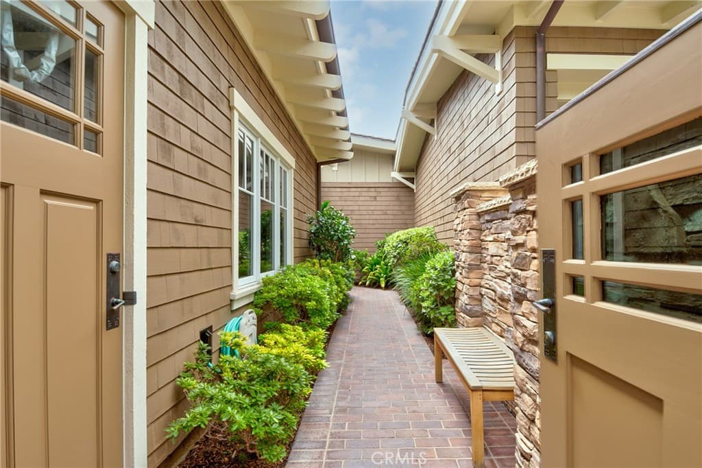 Condominium for rent at 5 Stickley Drive, Laguna Beach, CA featuring 3 beds and 3 baths