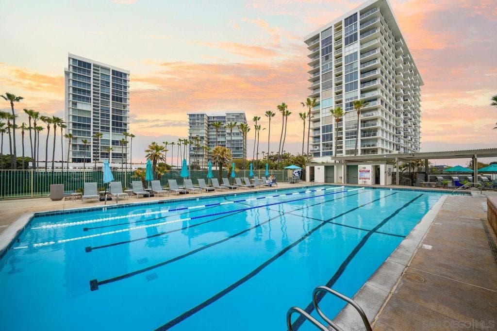 Residential Lease for rent at 1780 Avenida Del Mundo 1508, Coronado, San Diego County, CA featuring 2 beds and 1 bath