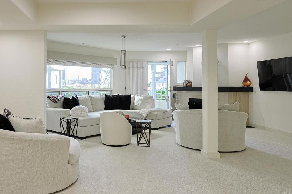 Residential Lease for rent at 1099 1st 103, Coronado, San Diego County, CA featuring 4 beds and 4 baths