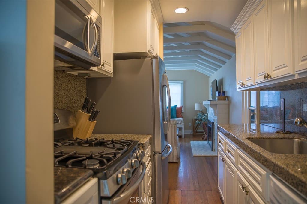 Single Family Residence for rent at 1086 Glenneyre Street, Laguna Beach, CA featuring 2 beds and 1 bath