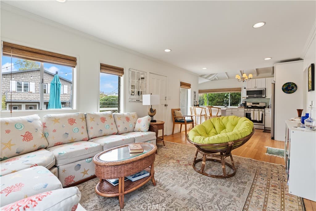 Single Family Residence for rent at 31641 2nd Avenue, Laguna Beach, CA featuring 2 beds and 1 bath
