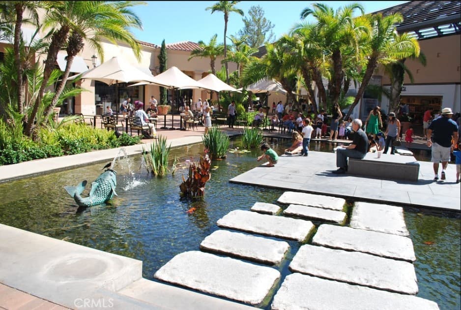 Condominium for rent at 1594 Via Capri 1, Laguna Beach, CA featuring 2 beds and 2 baths