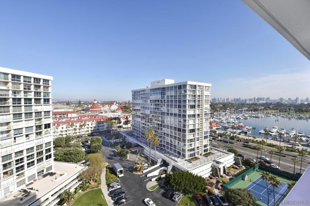 Residential Lease for rent at 1730 Avenida Del Mundo 1204, Coronado, San Diego County, CA featuring 2 beds and 2 baths