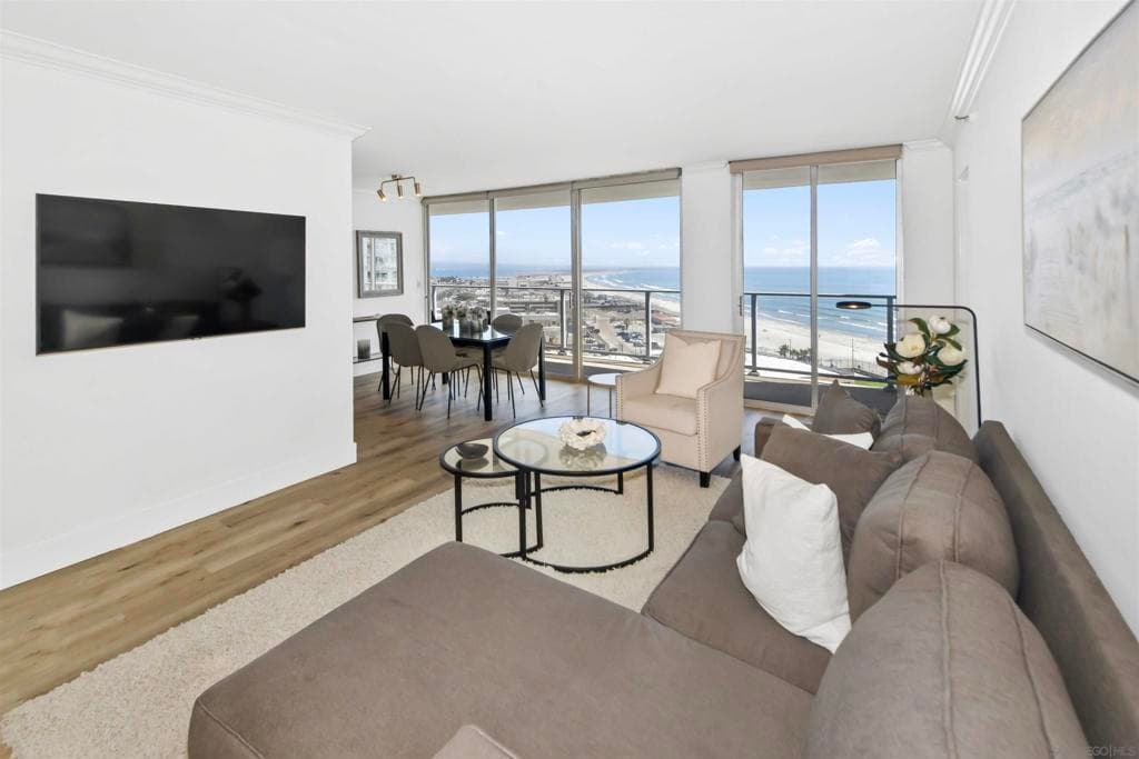Residential Lease for rent at 1820 Avenida Del Mundo 1003, Coronado, San Diego County, CA featuring 2 beds and 2 baths