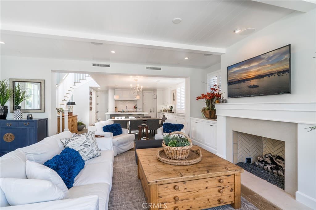 Single Family Residence for rent at 217 Coral Avenue, Newport Beach, CA featuring 3 beds and 5 baths