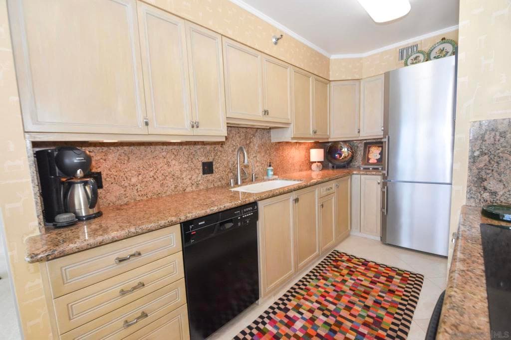 Residential Lease for rent at 1750 Avenida Del Mundo 1406, Coronado, San Diego County, CA featuring 1 bed and 1 bath