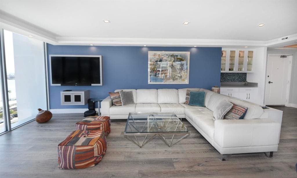 Residential Lease for rent at 1810 Avenida del Mundo 704, Coronado, San Diego County, CA featuring 2 beds and 2 baths