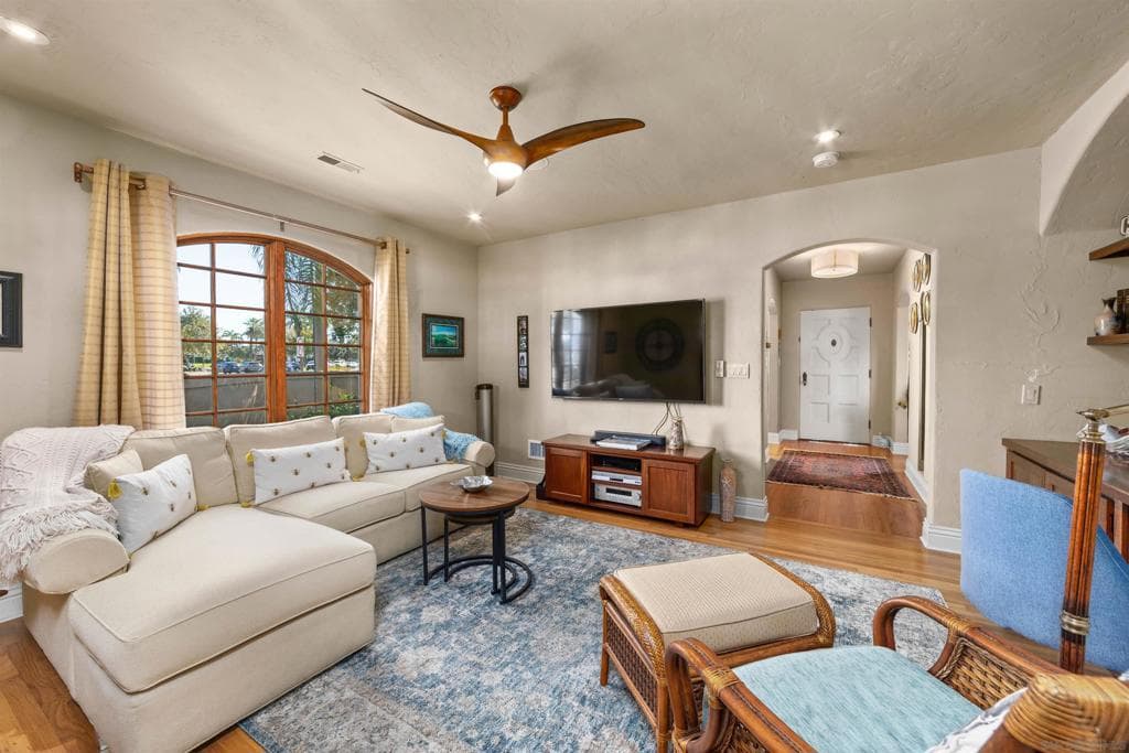 Residential Lease for rent at 625 4th Street, Coronado, San Diego County, CA featuring 3 beds and 2 baths