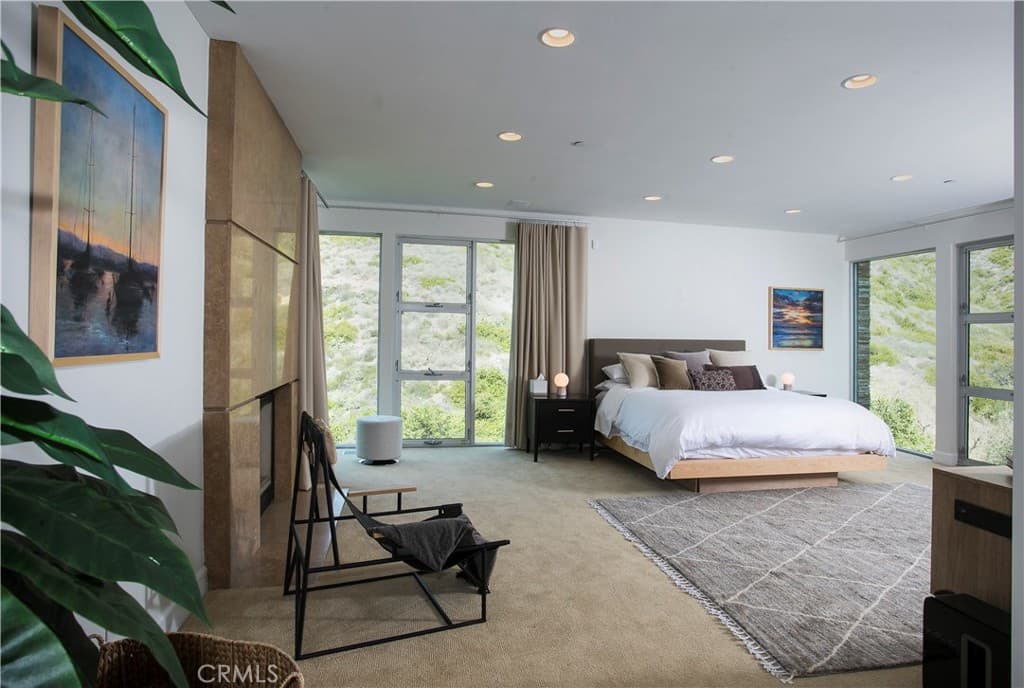 Single Family Residence for rent at 533 Temple Hills Drive, Laguna Beach, CA featuring 4 beds and 6 baths
