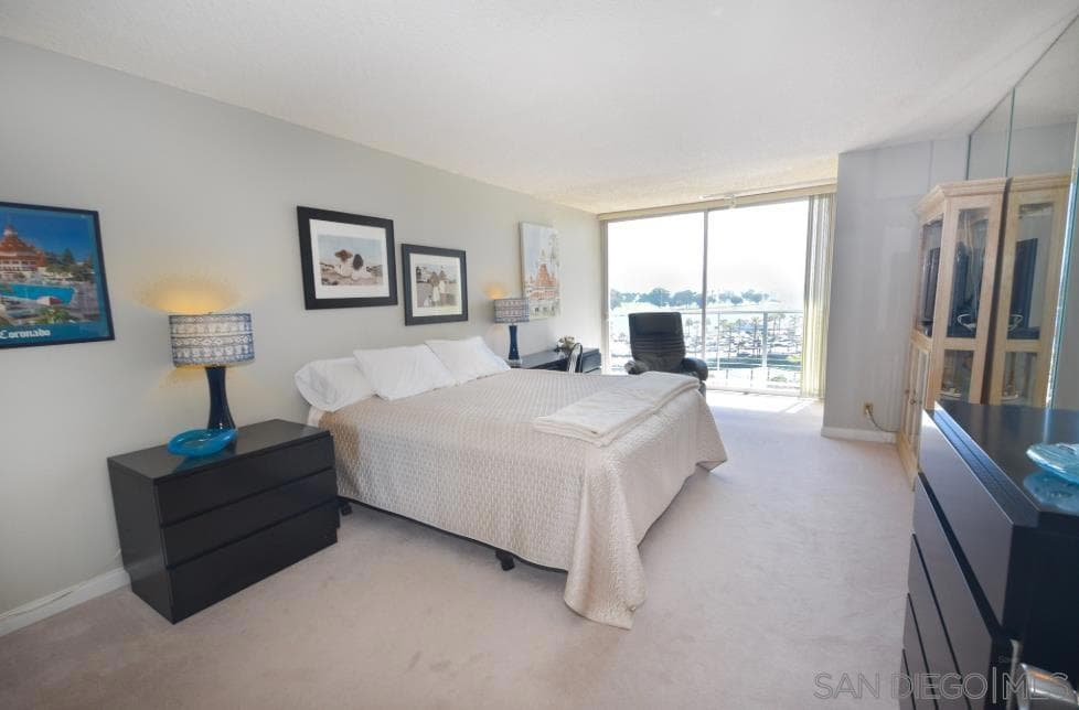 Residential Lease for rent at 1720 Avenida Del Mundo 607, Coronado, San Diego County, CA featuring 1 bed and 1 bath