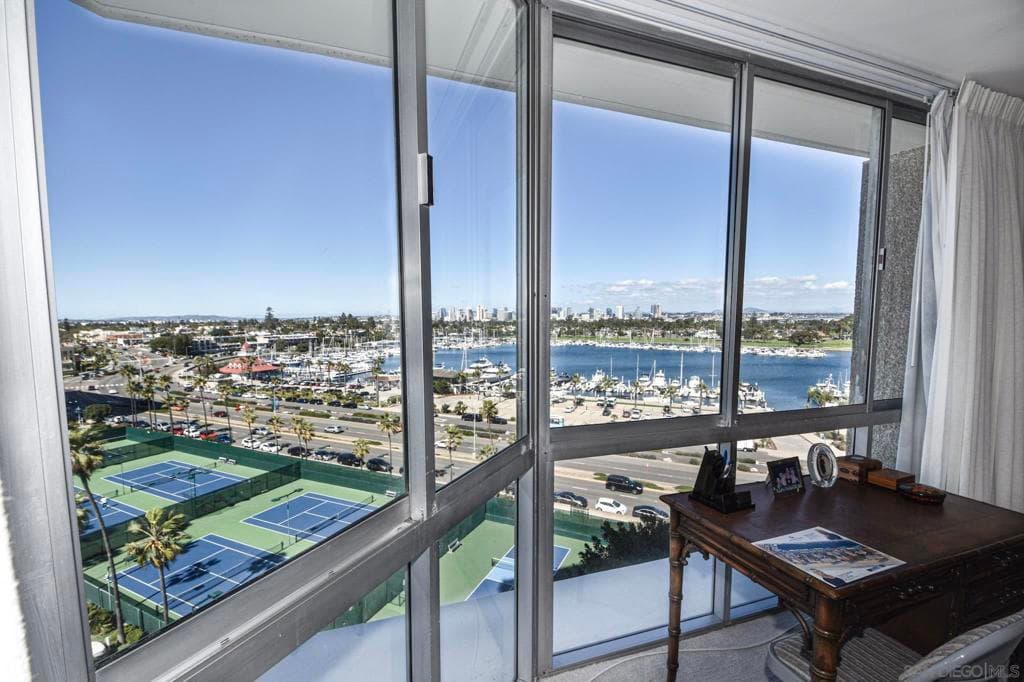 Residential Lease for rent at 1750 Avenida Del Mundo 804, Coronado, San Diego County, CA featuring 3 beds and 3 baths