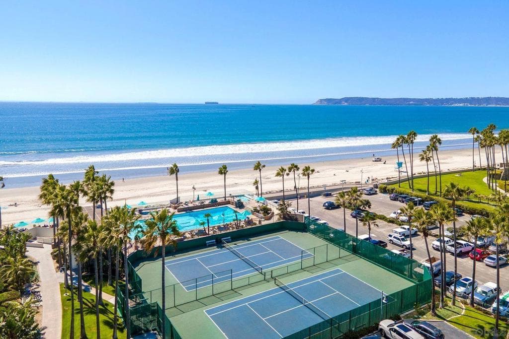 Residential Lease for rent at 1820 Avenida Del Mundo 209, Coronado, San Diego County, CA featuring 2 beds and 2 baths