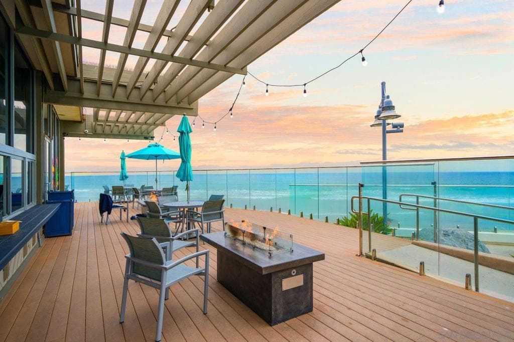 Residential Lease for rent at 1830 Avenida Del Mundo Unit #1002, Coronado, San Diego County, CA featuring 1 bed and 1 bath