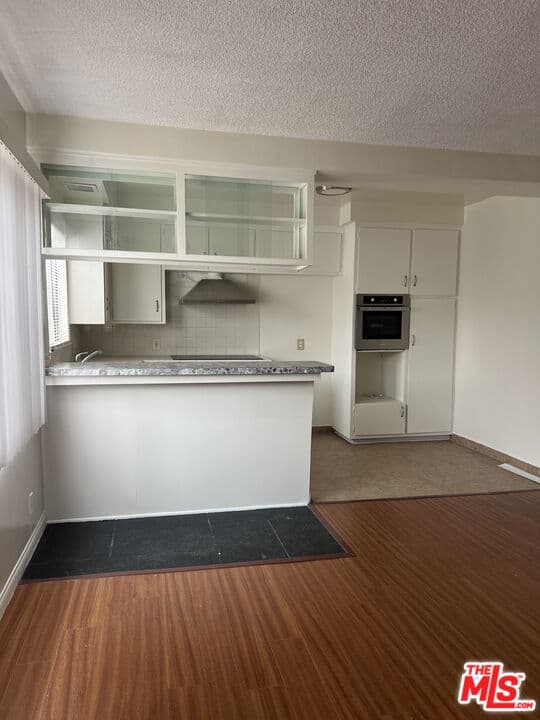 Condominium for rent at 620 Edgewood Street, Inglewood, CA featuring 1 bed and 1 bath