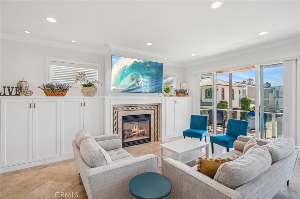 Single Family Residence for rent at 6111 Seashore Drive, Newport Beach, CA featuring 4 beds and 5 baths