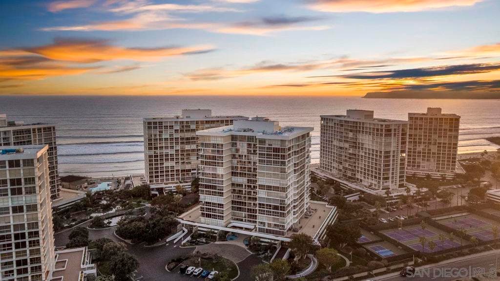 Residential Lease for rent at 1750 Avenida Del Mundo 904, Coronado, San Diego County, CA featuring 3 beds and 3 baths