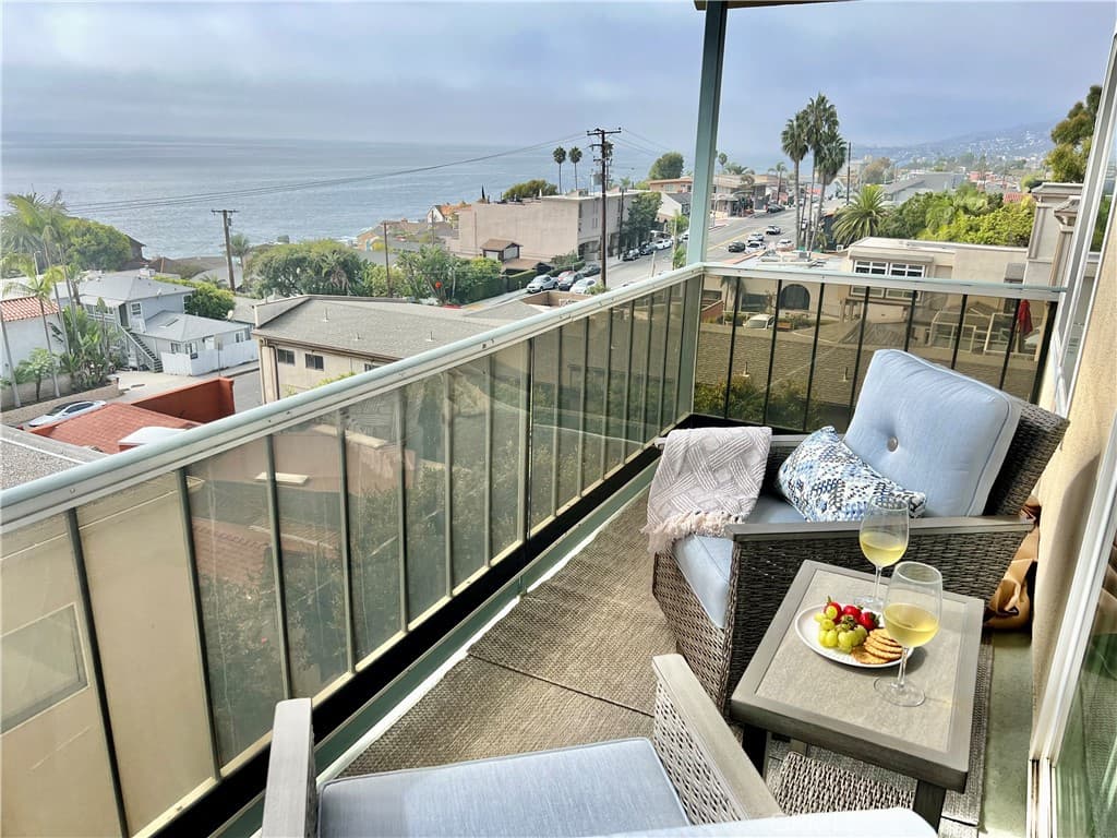 Condominium for rent at 240 Moss 15, Laguna Beach, CA featuring 1 bed and 1 bath