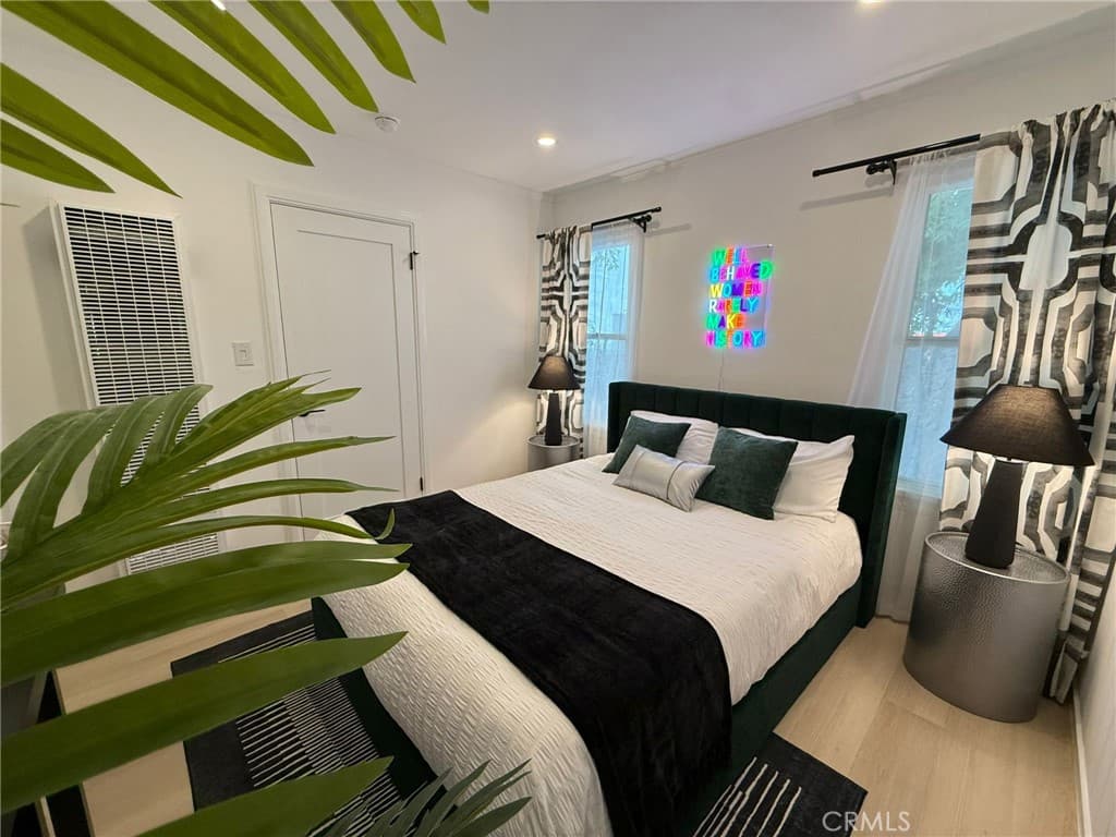 Apartment for rent at 1123 1/2 N Vista Street, West Hollywood, CA featuring 2 beds and 1 bath