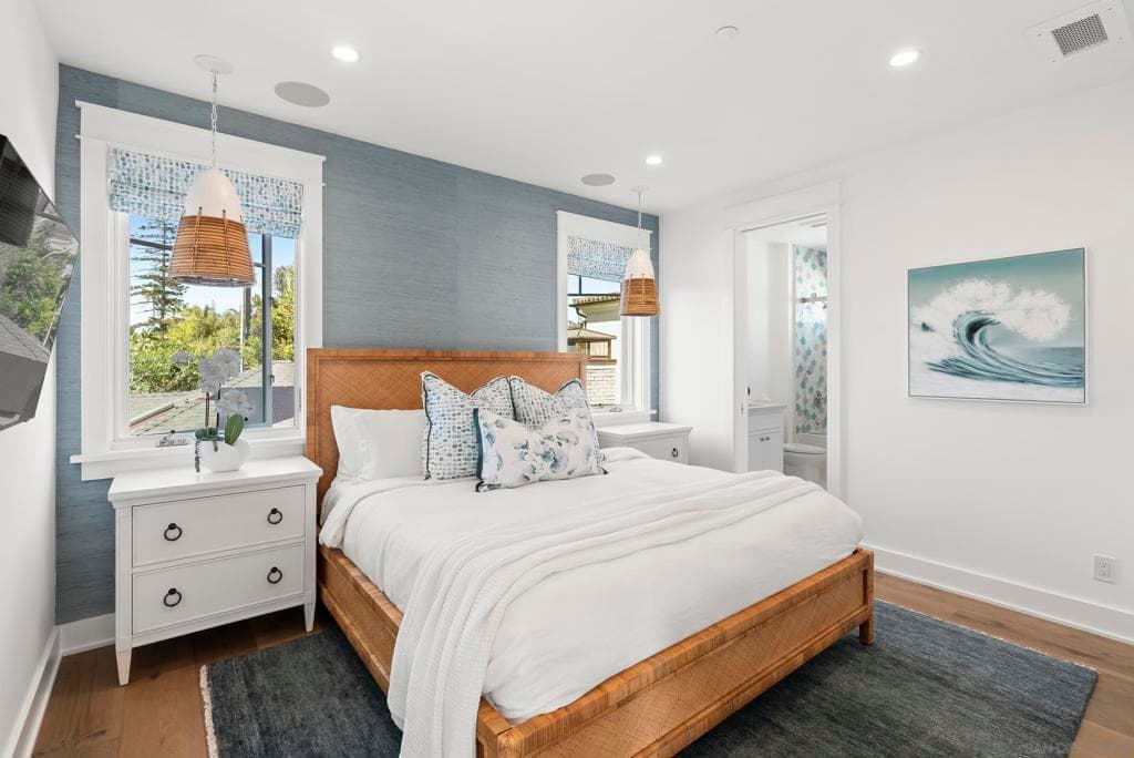 Residential Lease for rent at 1059 Ocean Blvd, Coronado, San Diego County, CA featuring 6 beds and 6 baths