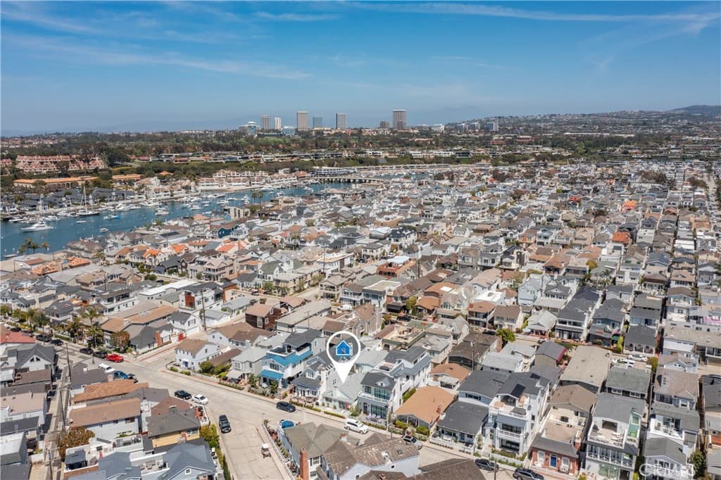 Duplex for rent at 216 Collins, Newport Beach, CA featuring 3 beds and 2 baths