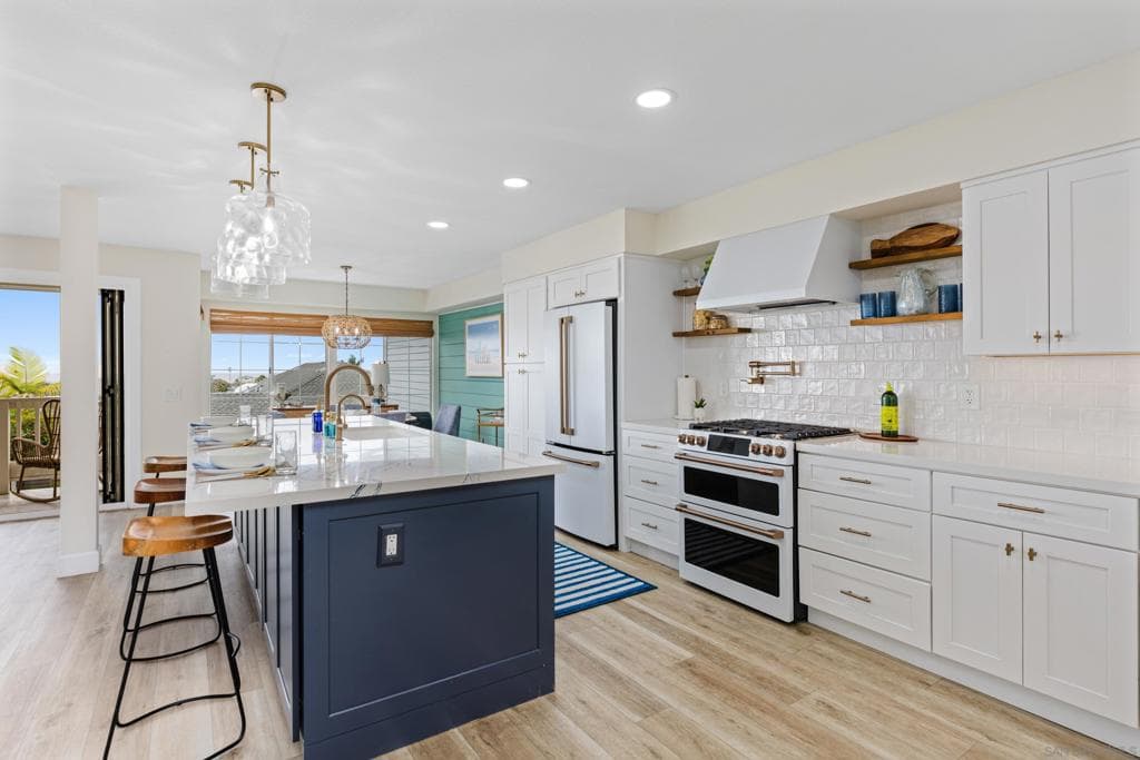 Residential Lease for rent at 579 Hygeia Unit A, Encinitas, San Diego County, CA featuring 3 beds and 3 baths