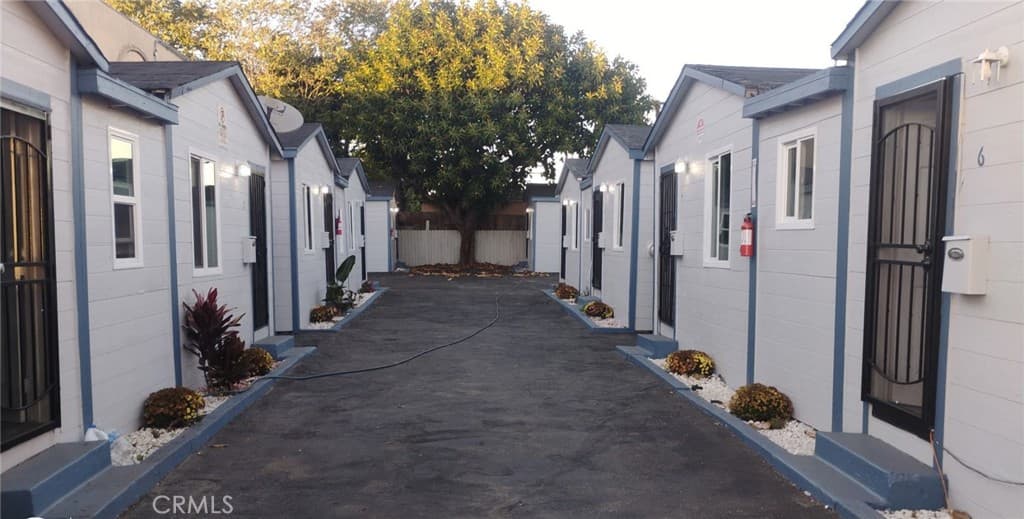 Apartment for rent at 3713 W Imperial 5, Inglewood, CA and 1 bath