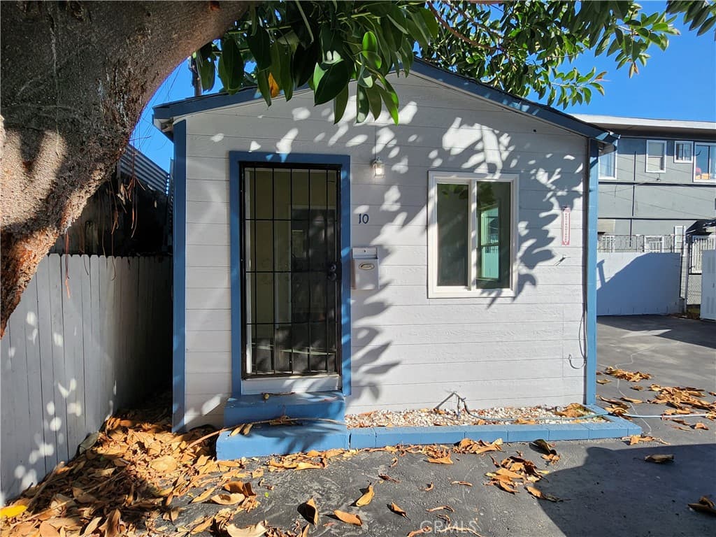 Apartment for rent at 3717 W Imperial 10, Inglewood, CA and 1 bath