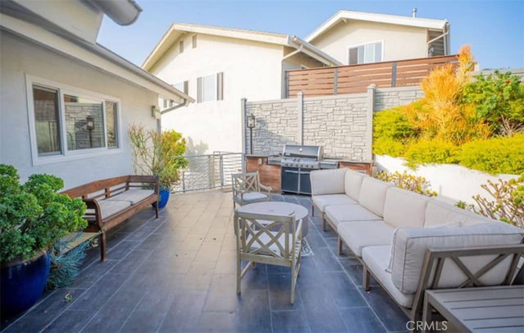 Single Family Residence for rent at 986 Oriole, Laguna Beach, CA featuring 3 beds and 3 baths
