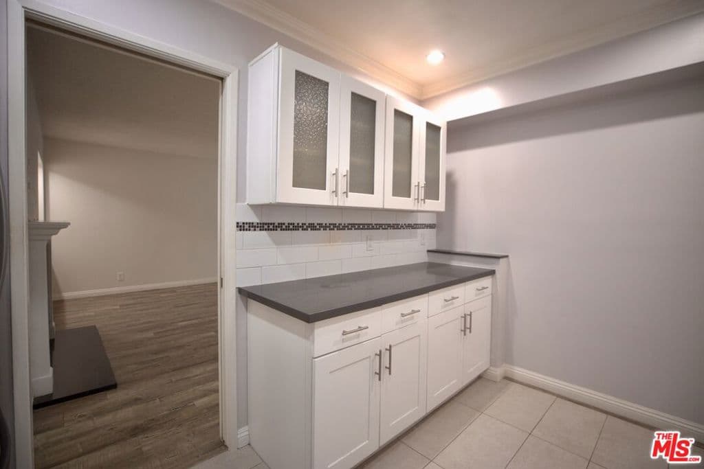 Apartment for rent at 1033 6TH Street 302, Santa Monica, CA featuring 3 beds and 2 baths