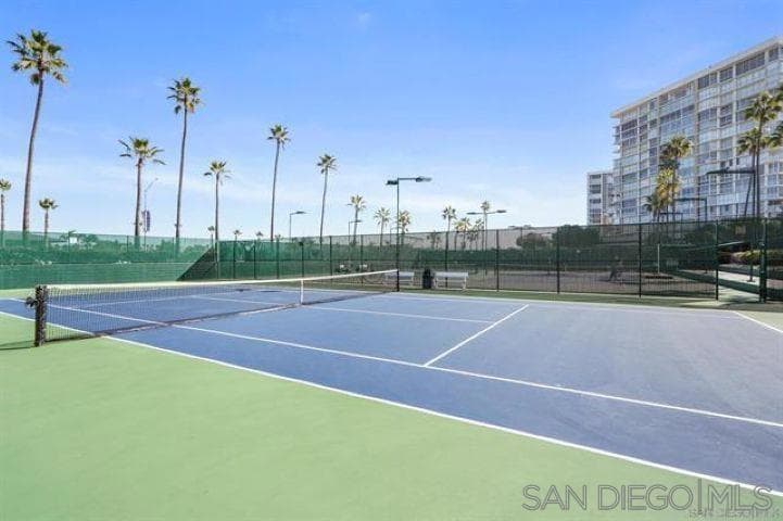 Residential Lease for rent at 1720 Avenida Del Mundo 602, Coronado, San Diego County, CA featuring 2 beds and 2 baths