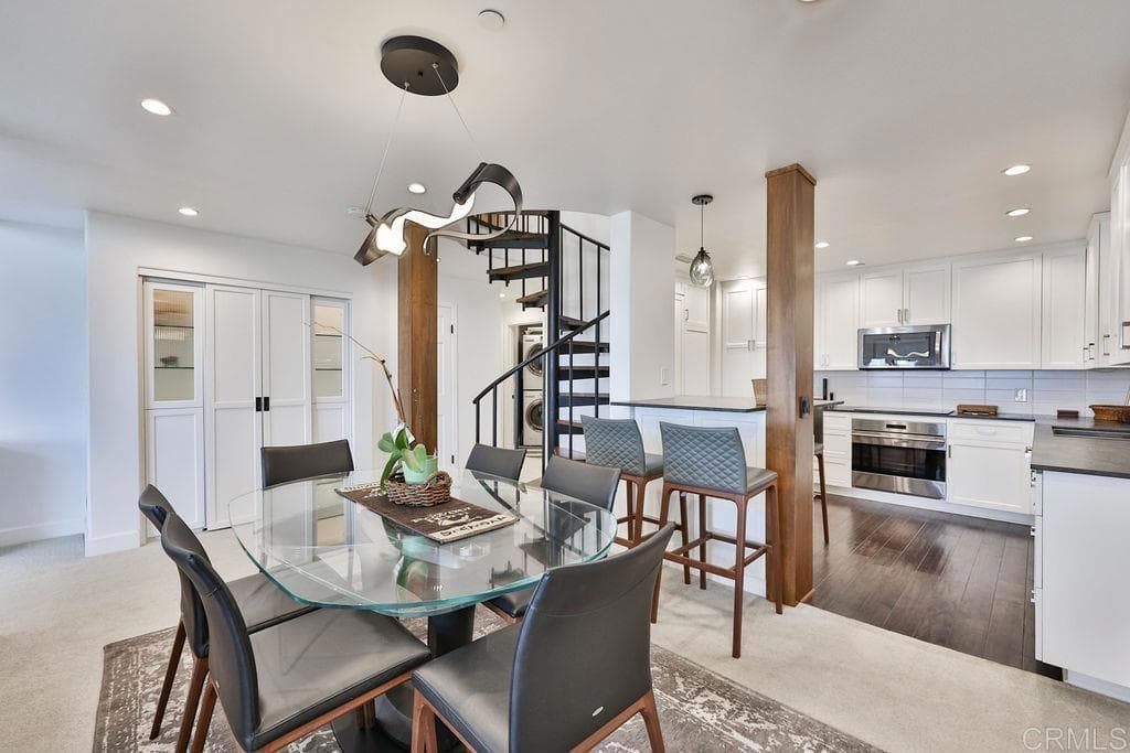 Residential Lease for rent at 1099 1st 420, Coronado, San Diego County, CA featuring 2 beds and 3 baths