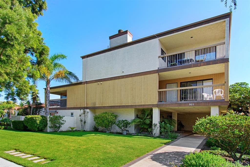 Residential Lease for rent at 911 E Ave 203, Coronado, San Diego County, CA featuring 2 beds and 2 baths