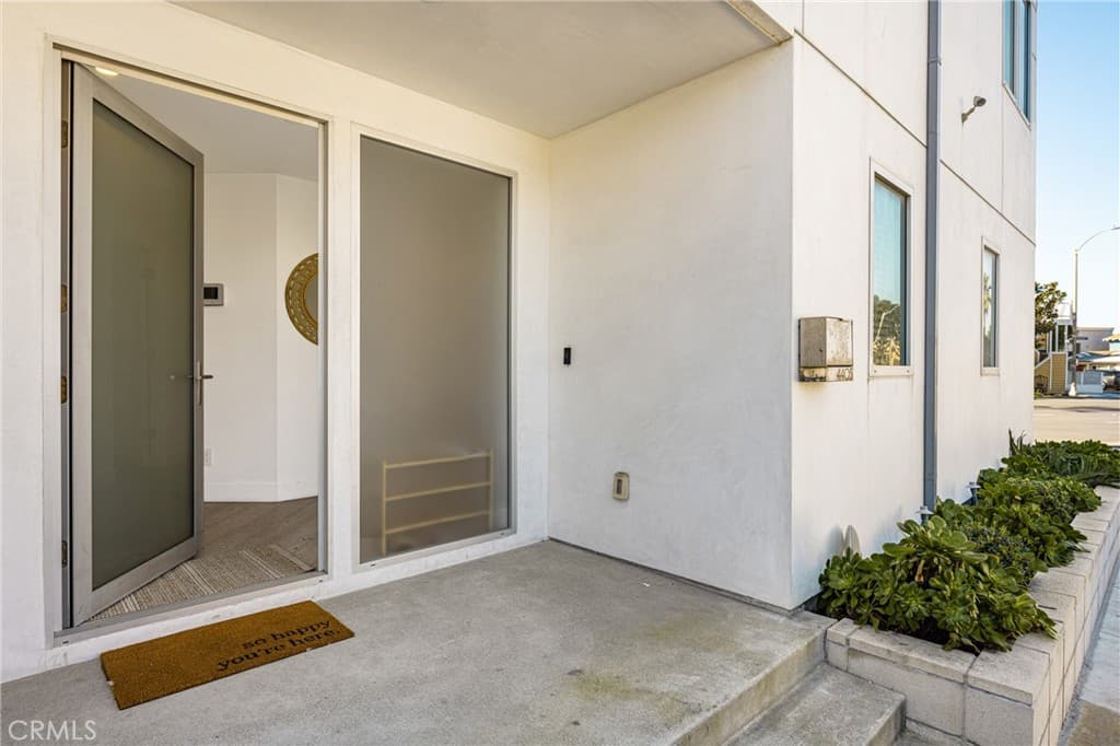 Condominium for rent at 4405 Channel Place, Newport Beach, CA featuring 3 beds and 3 baths