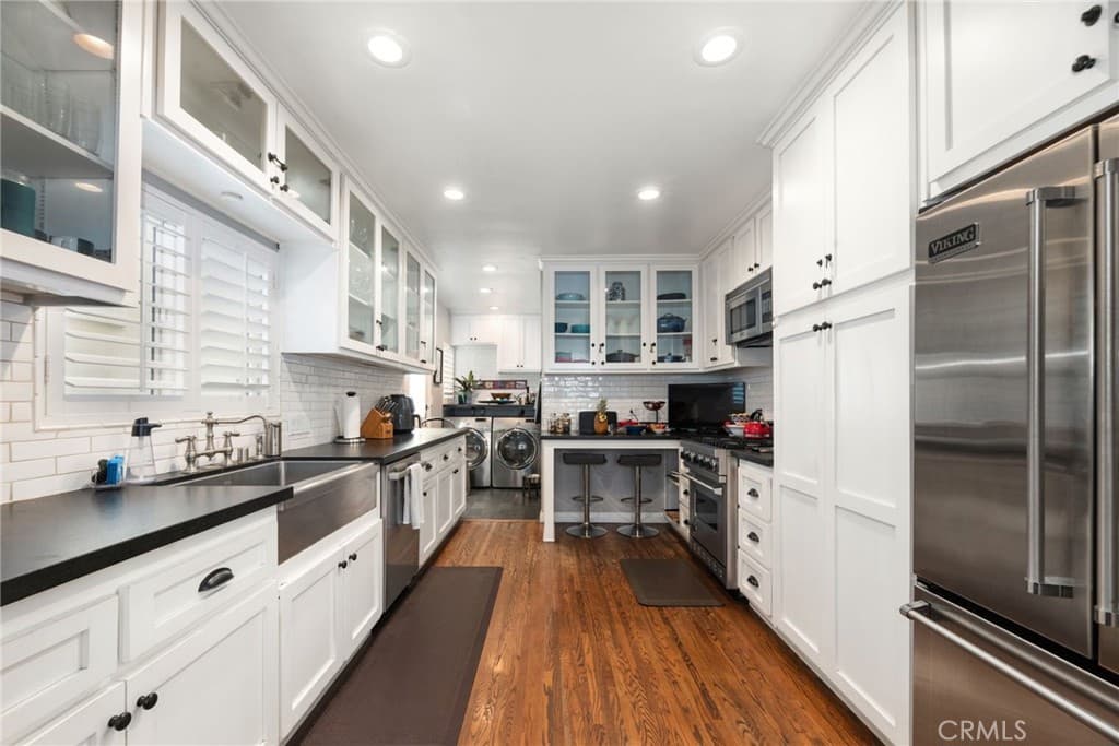 Single Family Residence for rent at 330 28th, Hermosa Beach, CA featuring 3 beds and 2 baths