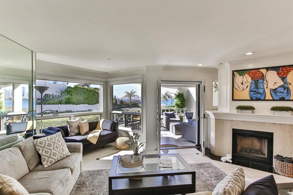 Residential Lease for rent at 1099 1ST Street 119, Coronado, San Diego County, CA featuring 2 beds and 3 baths