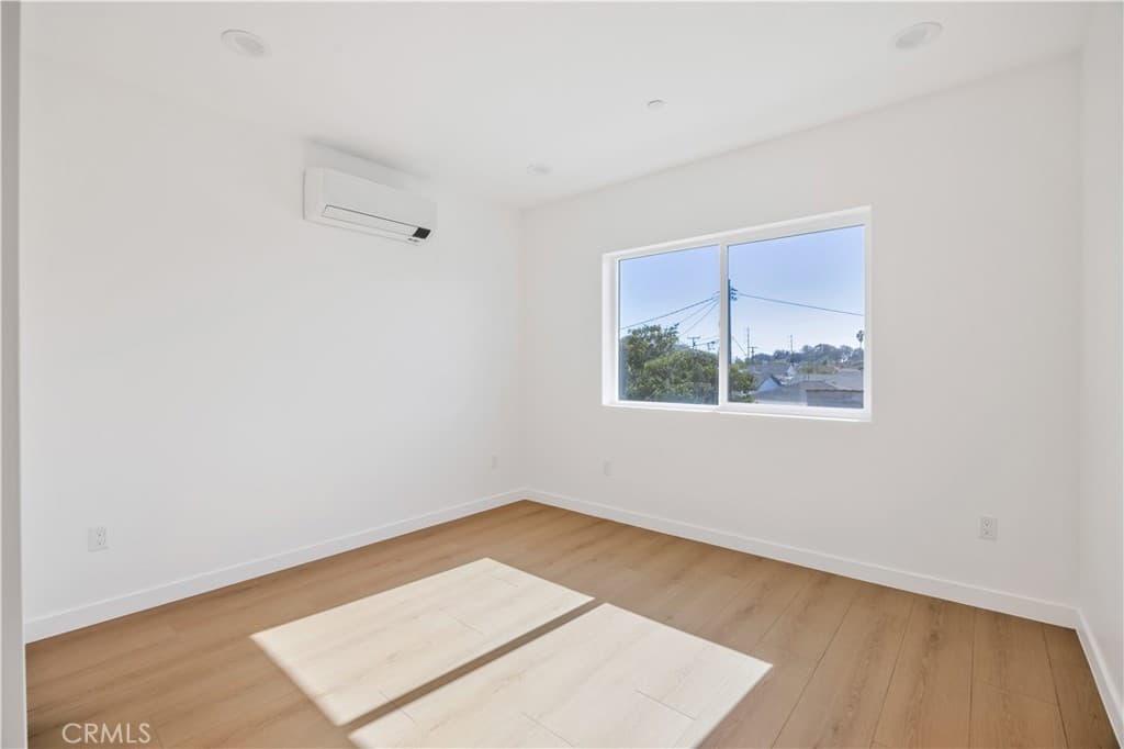 Triplex for rent at 10905 Dalerose C, Inglewood, CA featuring 2 beds and 3 baths