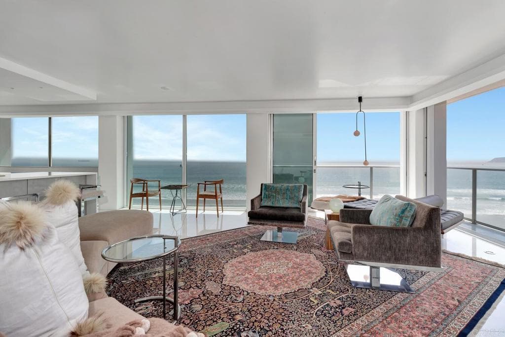 Residential Lease for rent at 1760 Avenida Del Mundo 504, Coronado, San Diego County, CA featuring 2 beds and 2 baths