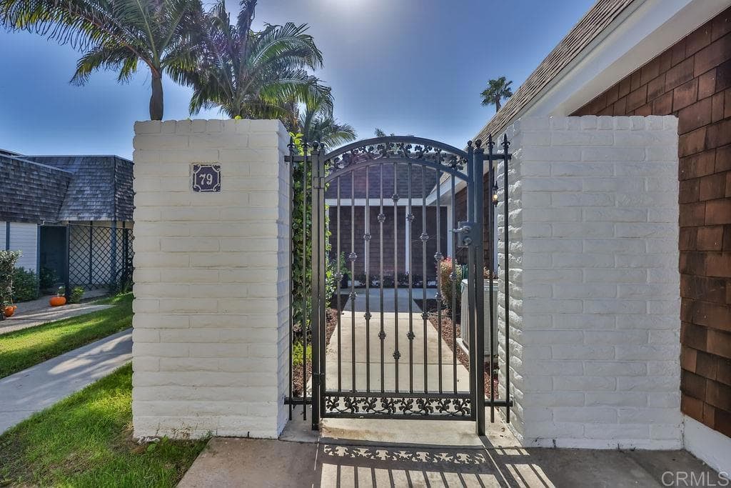 Residential Lease for rent at 79 half moon bend, Coronado, San Diego County, CA featuring 3 beds and 2 baths