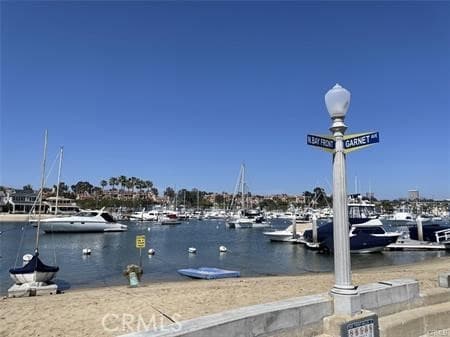 Duplex for rent at 212 1/2 Garnet, Newport Beach, CA featuring 2 beds and 2 baths