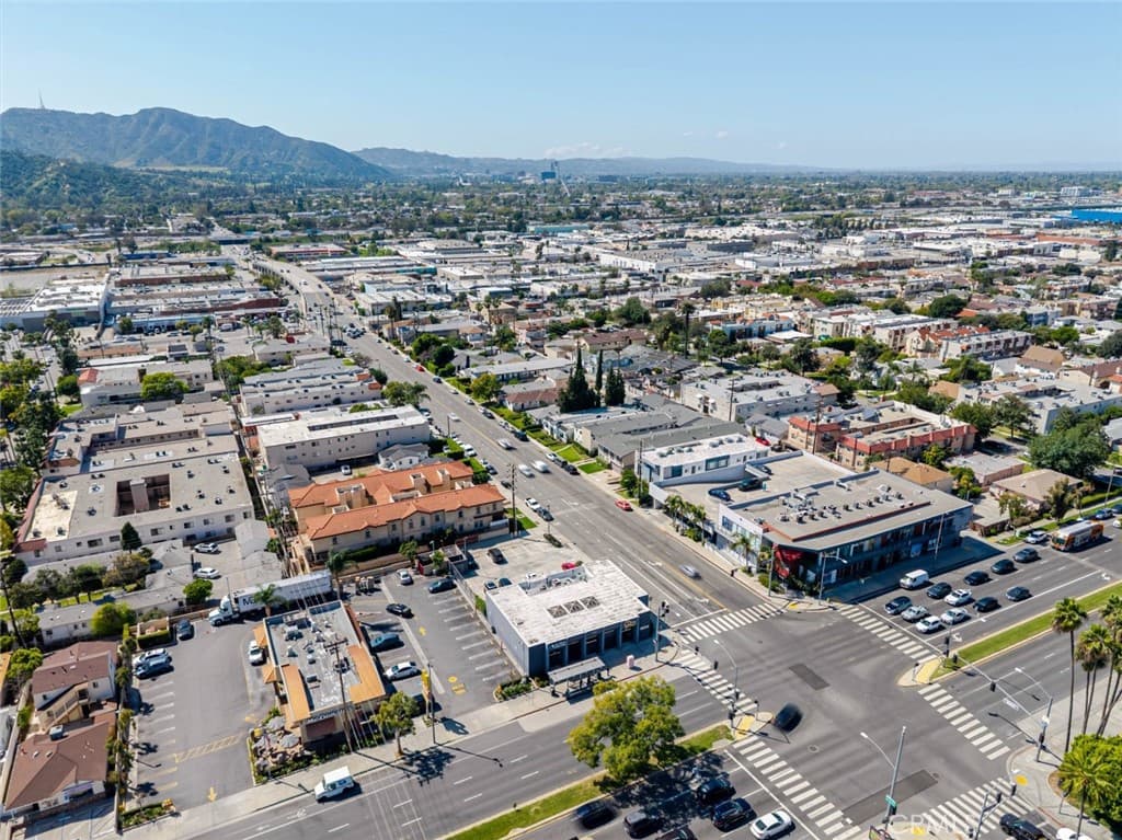 Condominium for rent at 1051 Western Avenue A, Glendale, CA featuring 1 bed and 1 bath