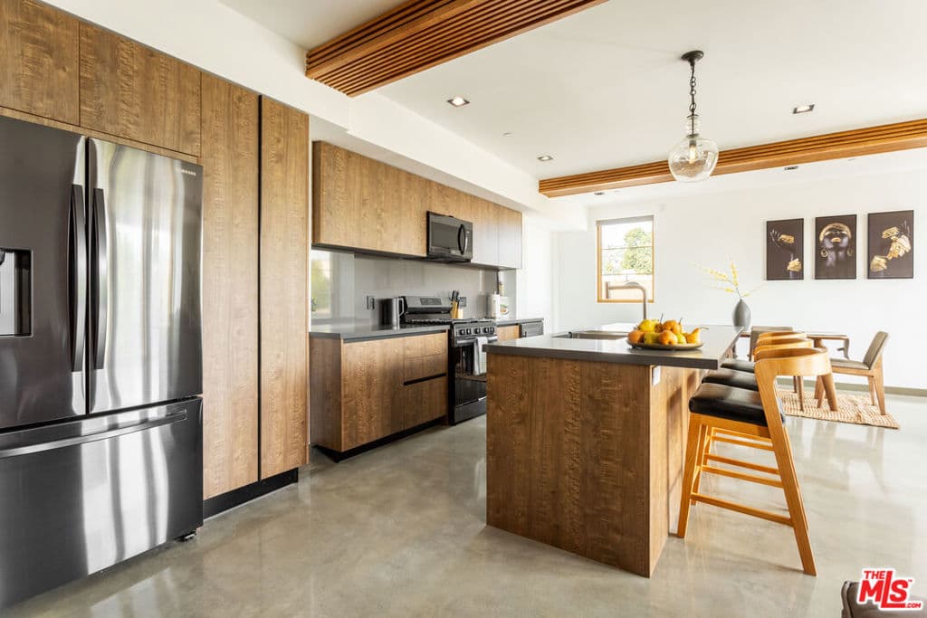 Condominium for rent at 547 N Sweetzer Avenue 202, West Hollywood, CA featuring 1 bed and 2 baths