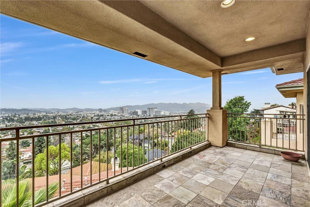 Single Family Residence for rent at 876 Harrington, Glendale, CA featuring 4 beds and 4 baths