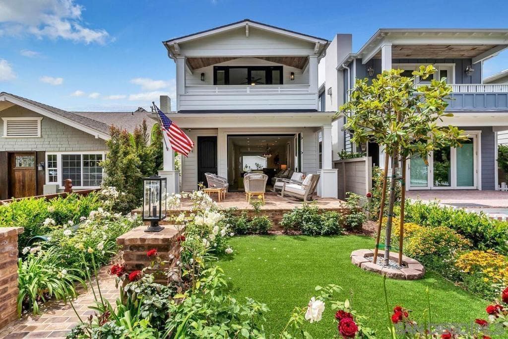 Residential Lease for rent at 914 B Ave, Coronado, San Diego County, CA featuring 5 beds and 5 baths