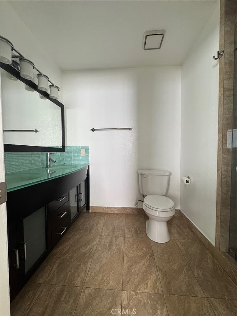 Condominium for rent at 412 Burchett Street 20, Glendale, CA featuring 2 beds and 2 baths