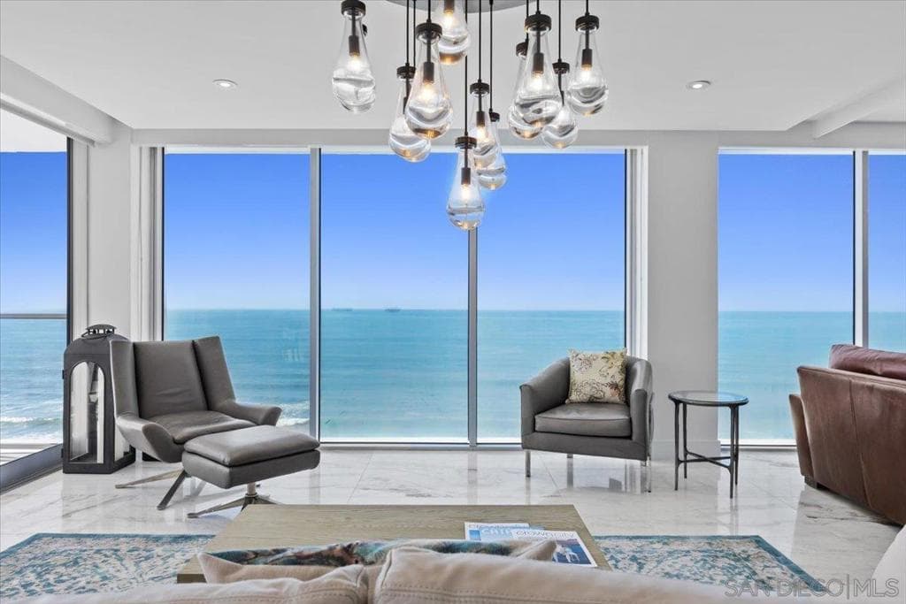 Residential Lease for rent at 1830 Avenida Del Mundo 1210, Coronado, San Diego County, CA featuring 1 bed and 2 baths