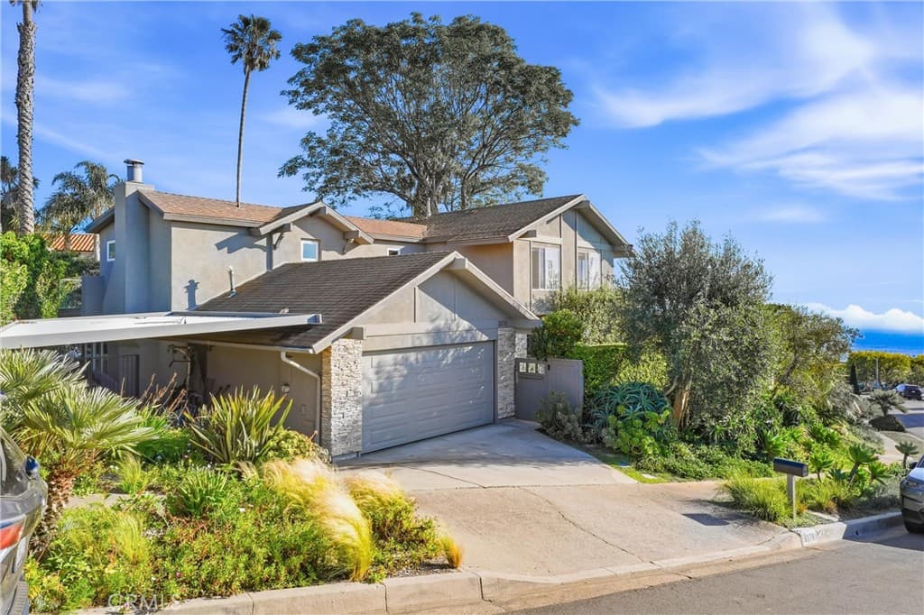 Single Family Residence for rent at 3078 Zell, Laguna Beach, CA featuring 4 beds and 3 baths