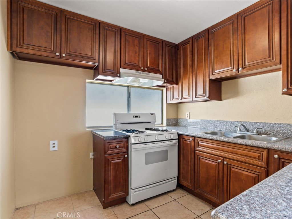 Condominium for rent at 7037 Milton Avenue 4, Whittier, CA featuring 1 bed and 1 bath