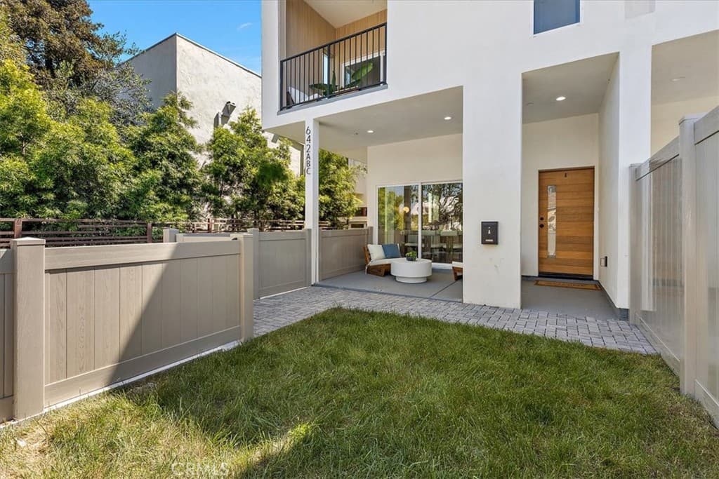 Triplex for sale at 642 E Fairview Boulevard, Inglewood, CA
