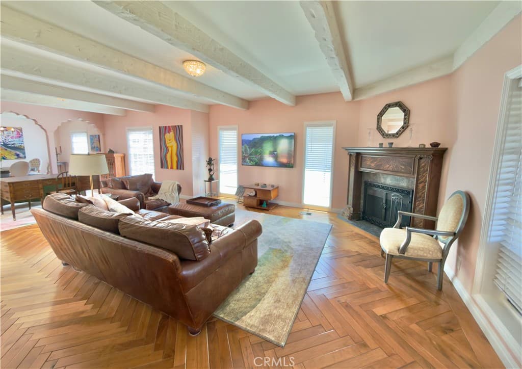 Single Family Residence for rent at 327 Aster, Laguna Beach, CA featuring 4 beds and 4 baths